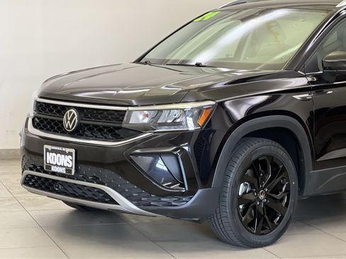 Used 2024 Volkswagen Taos SE w/ Panoramic Sunroof Package FWD image 28