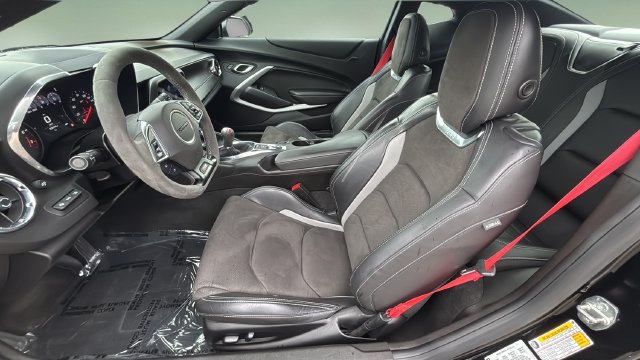 Used 2021 Chevrolet Camaro SS RWD image 16