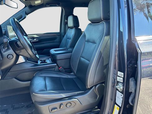 Used 2023 Chevrolet Suburban Premier image 21