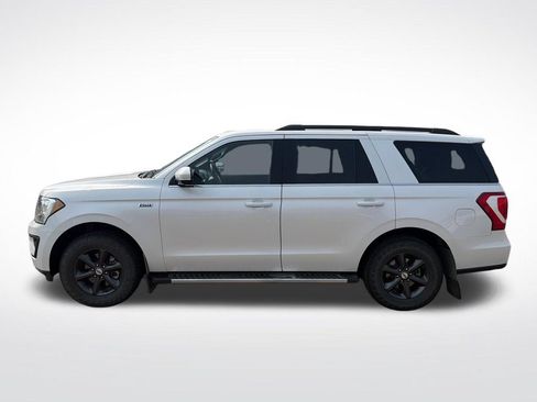 Used 2018 Ford Expedition XLT w/ Equipment Group 202A AWD/4WD image 2