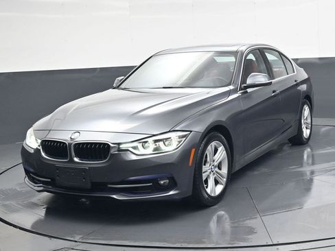 Used 2018 BMW 330i xDrive Sedan w/ Convenience Package image 8
