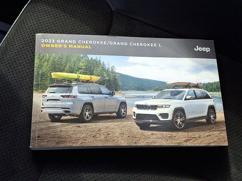 Used 2023 Jeep Grand Cherokee L Laredo image 26