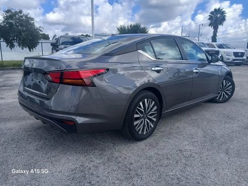 Used 2023 Nissan Altima 2.5 SV image 4