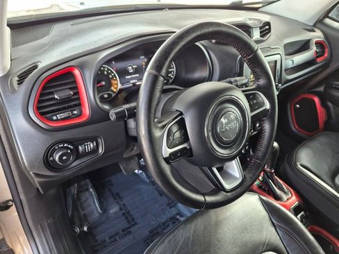 Used 2016 Jeep Renegade Trailhawk w/ Premium Trailhawk Package AWD/4WD image 7