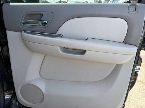 Used 2009 Chevrolet Suburban LT w/ Suspension Package, Off-Road image 18