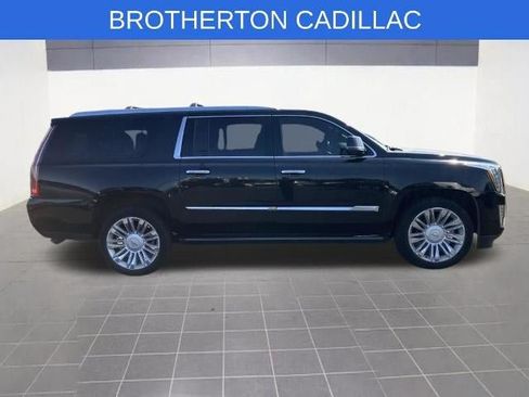 Used 2017 Cadillac Escalade ESV Platinum AWD/4WD image 4