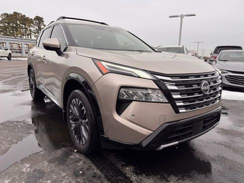 Used 2026 Nissan Rogue Platinum w/ Platinum Premium Package image 7