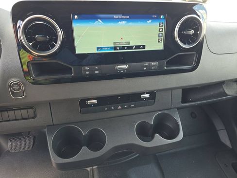 Used 2024 Mercedes-Benz Sprinter 2500 image 6
