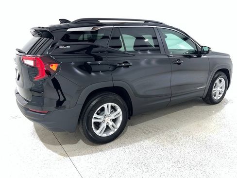 Used 2024 GMC Terrain SLE w/ Driver Convenience Package FWD image 5