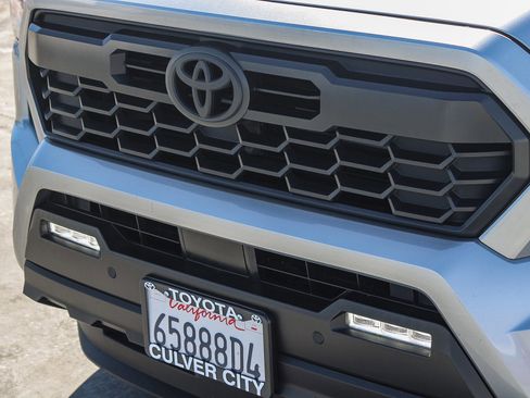 Used 2024 Toyota Tacoma TRD Sport w/ TRD Sport Upgrade Package image 6