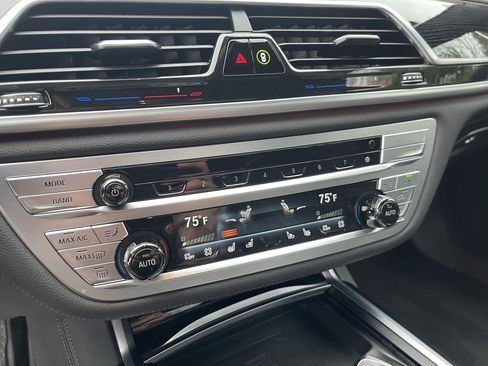 Certified 2022 BMW 750i xDrive w/ Luxury Rear Seating Package image 12