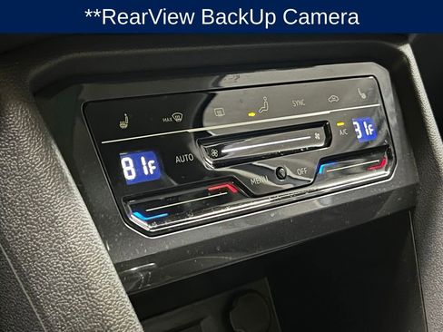 Used 2023 Volkswagen Tiguan SE w/ Panoramic Sunroof Package image 11