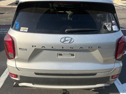 Used 2021 Hyundai Palisade SEL w/ Premium Package FWD image 3