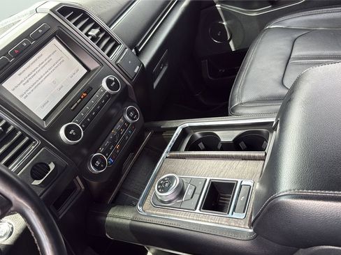 Used 2021 Ford Expedition Limited image 20
