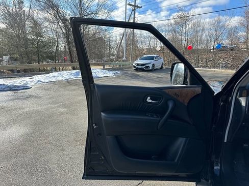 Used 2024 Nissan Armada SL image 26