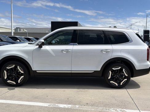 Certified 2023 Kia Telluride S image 7