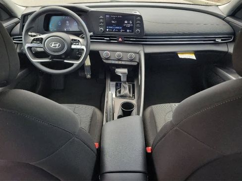 New 2025 Hyundai Elantra SE image 13