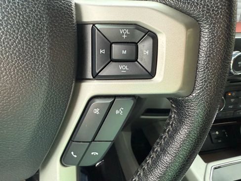 Used 2015 Ford F150 Lariat image 18