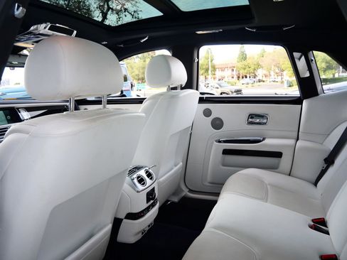 Used 2017 Rolls-Royce Ghost image 26