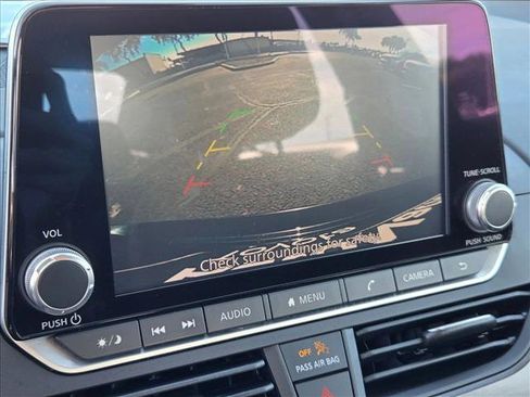 Used 2024 Nissan Altima 2.5 SV image 13