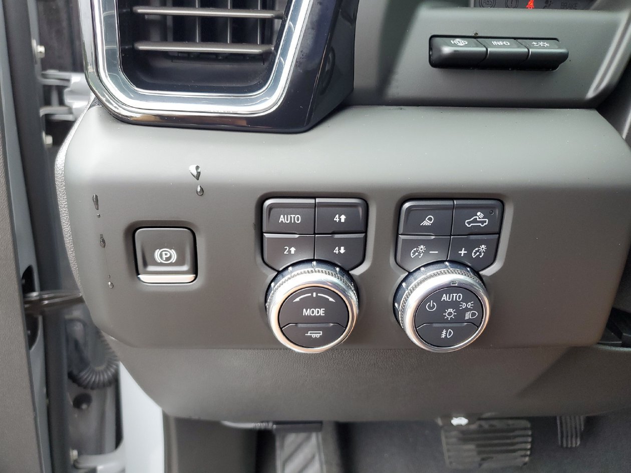 Used 2025 GMC Sierra 1500 Denali w/ Technology Package AWD/4WD image 30