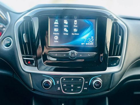 Used 2019 Chevrolet Traverse LS FWD image 18
