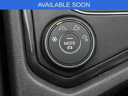Used 2019 Volkswagen Tiguan SE AWD/4WD image 25