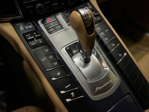 Used 2014 Porsche Panamera 4 image 29