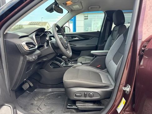 Used 2023 Chevrolet TrailBlazer LT w/ Convenience Package AWD/4WD image 13
