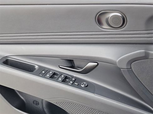 Certified 2025 Hyundai Elantra Sport image 17