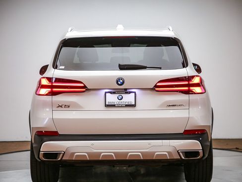 Used 2024 BMW X5 xDrive50e w/ Premium Package AWD/4WD image 3