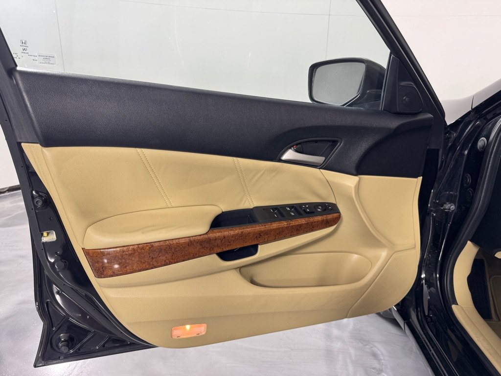 Used 2011 Honda Accord EX-L image 11
