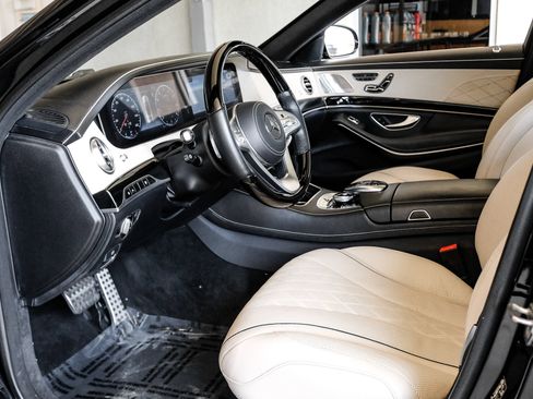 Used 2018 Mercedes-Benz S 560 Sedan image 2