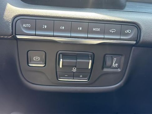 Used 2024 Cadillac Escalade Premium Luxury w/ Performance Package AWD/4WD image 36
