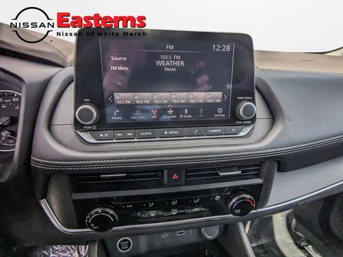 Used 2023 Nissan Rogue S image 28