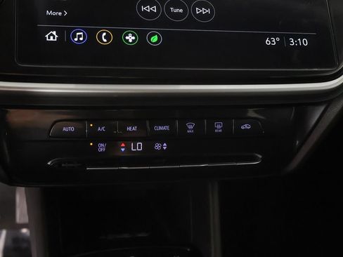 Used 2023 Chevrolet Bolt EUV LT FWD image 41