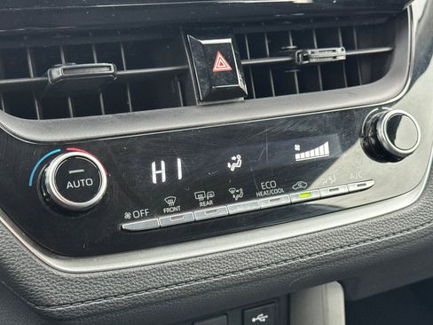 Used 2022 Toyota Corolla Cross LE image 21