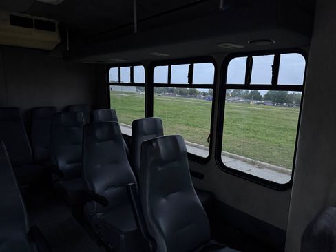 Used 2003 Ford E-350 and Econoline 350 Super Duty image 17