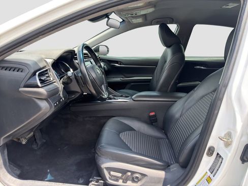 Used 2019 Toyota Camry SE FWD image 9