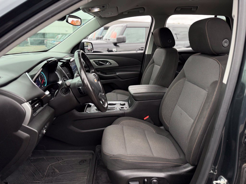 Used 2020 Chevrolet Traverse LT w/ Driver Confidence II Package AWD/4WD image 10