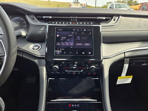 New 2025 Jeep Grand Cherokee Altitude image 29