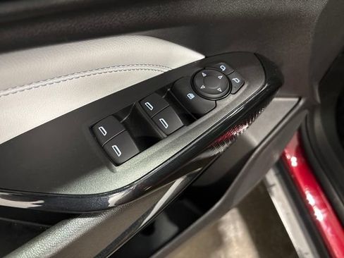 Used 2025 Chevrolet Trax LT FWD image 10