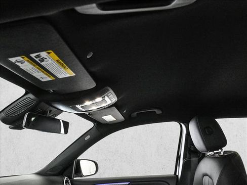 Certified 2025 Mercedes-Benz GLB 250 4MATIC image 17