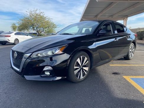 Used 2019 Nissan Altima 2.5 SV image 1