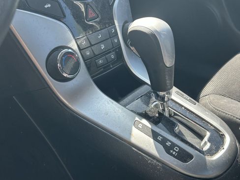 Used 2016 Chevrolet Cruze LT FWD image 11