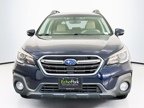 Used 2018 Subaru Outback 3.6R Limited image 2