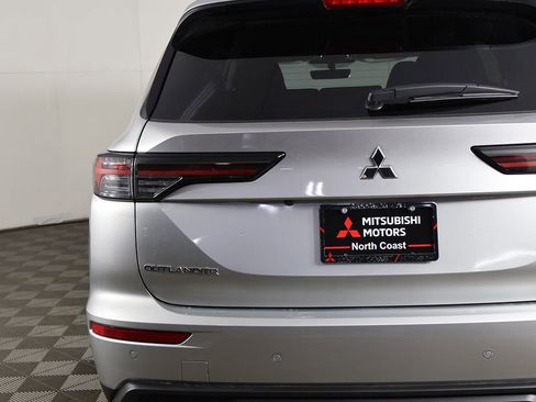 New 2026 Mitsubishi Outlander ES image 14