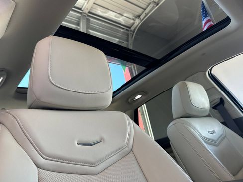 Used 2018 Cadillac XT5 Luxury w/ Driver Awareness Package FWD image 17