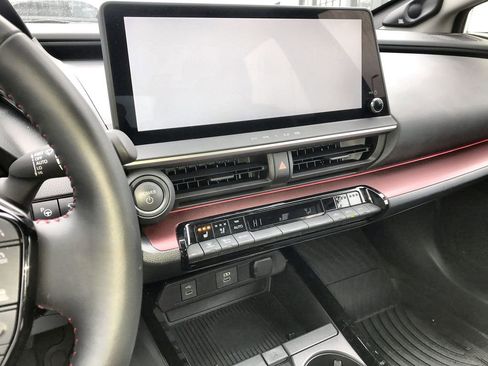 Used 2024 Toyota Prius Prime Premium w/ Advanced Technology Package image 16