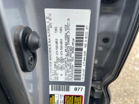 Used 2016 Toyota Tacoma Limited w/ Towing Package AWD/4WD image 10